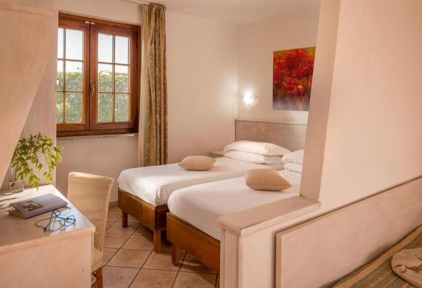 اتاق استاندارد با چشمانداز باغ, Tris