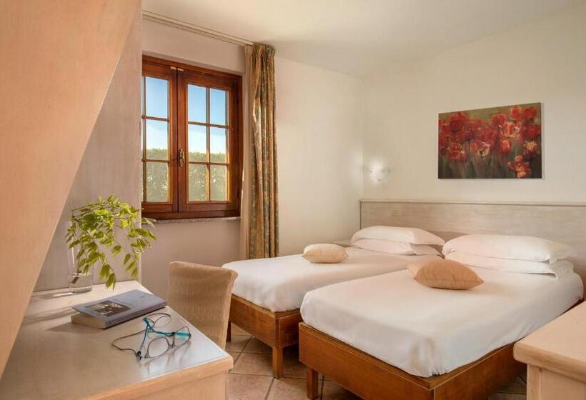 اتاق استاندارد با چشمانداز باغ, Tris