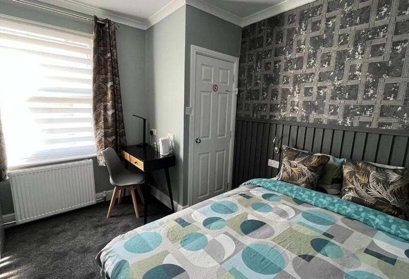 Standard Room Shared Bathroom, Charlotte Guest House