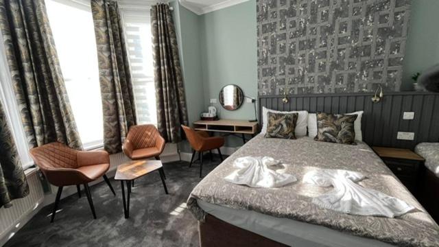 Standard Triple Room, Charlotte Guest House