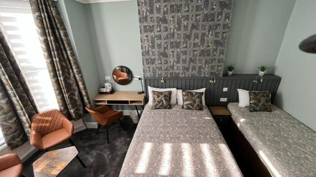 Standard Triple Room, Charlotte Guest House