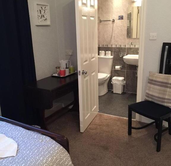 Standard Triple Room, Charlotte Guest House