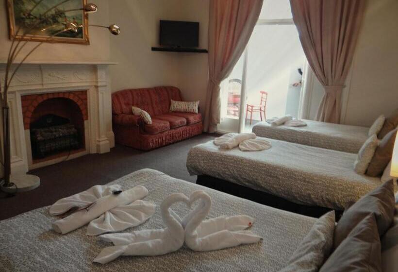 Standard Quadruple Room, Charlotte Guest House