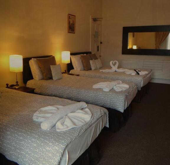 Standard Quadruple Room, Charlotte Guest House