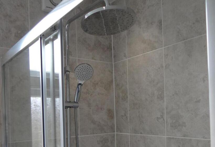 Standard Quadruple Room, Charlotte Guest House