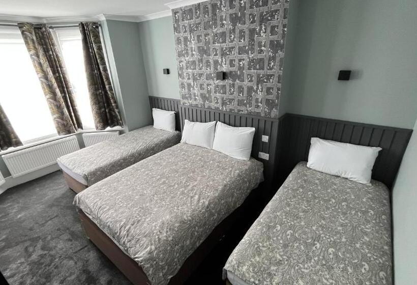 Standard Quadruple Room, Charlotte Guest House