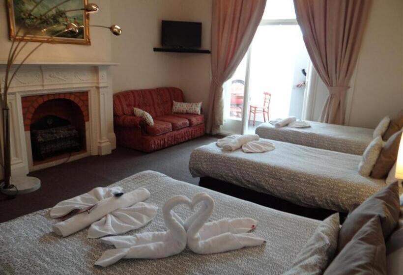 Standard Quadruple Room, Charlotte Guest House