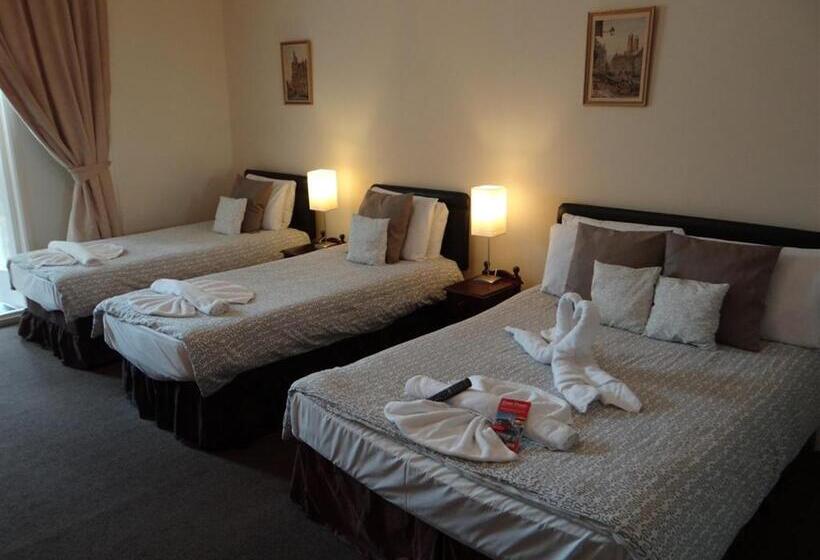 Standard Quadruple Room, Charlotte Guest House