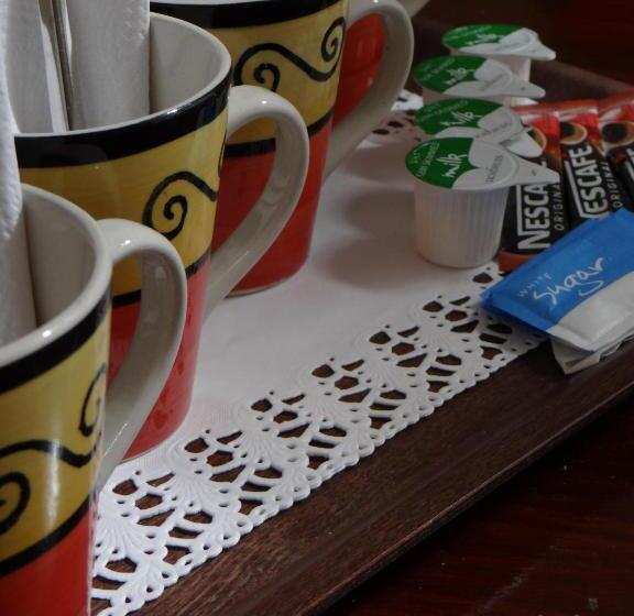 Standard Cuadruple Room Shared Bathroom, Charlotte Guest House