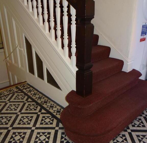 Standard Cuadruple Room Shared Bathroom, Charlotte Guest House