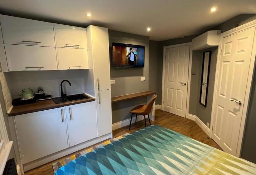 Standard Studio, Charlotte Guest House