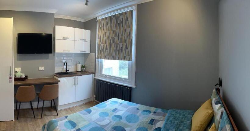 Standard Studio, Charlotte Guest House