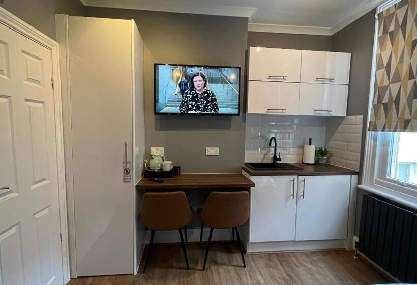 Standard Studio, Charlotte Guest House