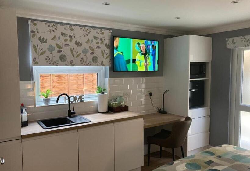 Standard Studio, Charlotte Guest House