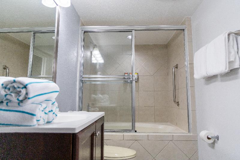 Standard Cuadruple Room Shared Bathroom, Charlotte Guest House