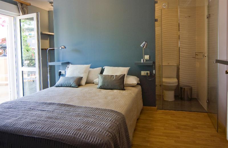 Standard Single Room Shared Bathroom, Charlotte Guest House