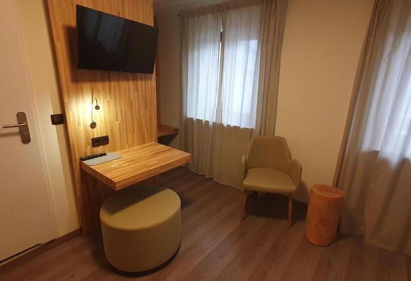 חדר סטנדרט יחיד, Der Höfener Garten