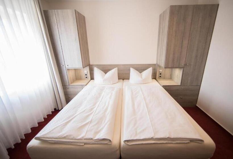 Номер Стандарт, Altes Landhaus