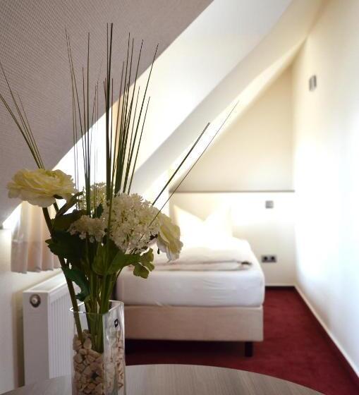 Семейный Номер, Altes Landhaus