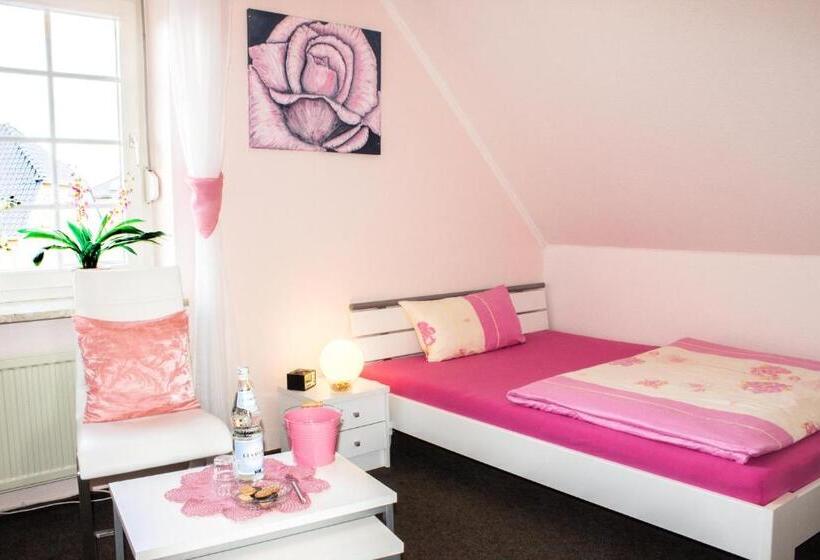 ダブルベッドスタンダードルーム, Pension Blumen Villa