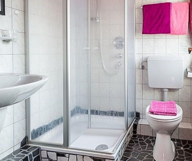 コンフォートルーム, Pension Blumen Villa