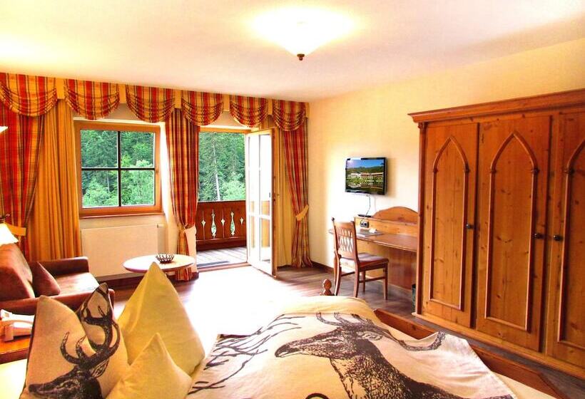 חדר סופריור, Feuriger Tatzlwurm