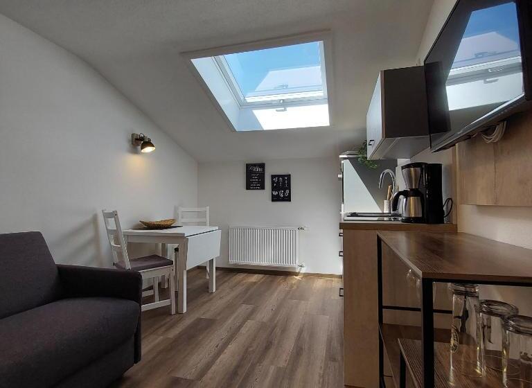 إستديو قياسى مزود بشرفة, Garni Malerwinkl