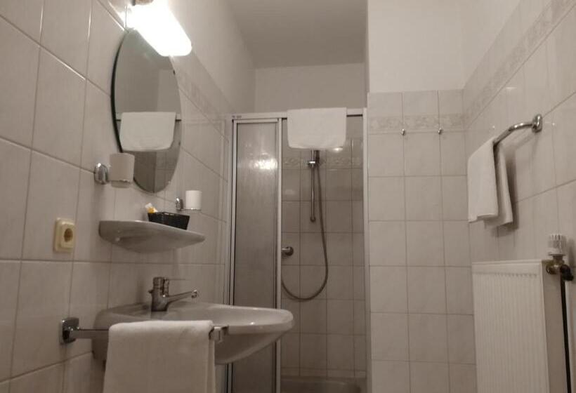 غرفة قياسية مطلّة علي الحديقة, & Gasthaus Zum Domkreuger