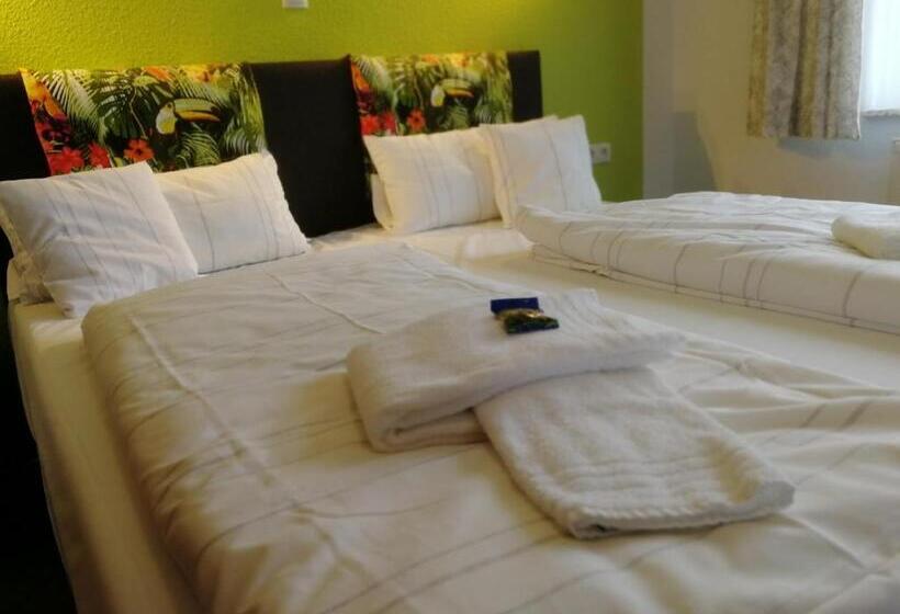 غرفة قياسية مطلّة علي الحديقة, & Gasthaus Zum Domkreuger