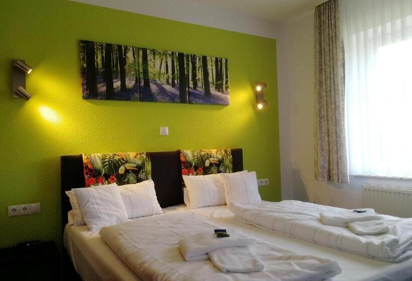 غرفة قياسية مطلّة علي الحديقة, & Gasthaus Zum Domkreuger