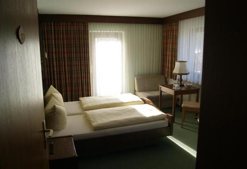 غرفة قياسية ثلاثية, Gastehaus Charlotte