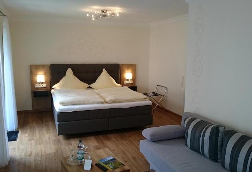 带阳台的豪华间, Haus Hohenzollern & Haus  Ambiente