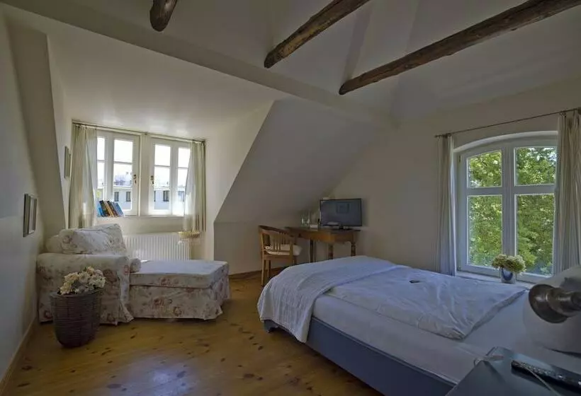 Standard Yhden Hengen Huone, Hochzeitshaus