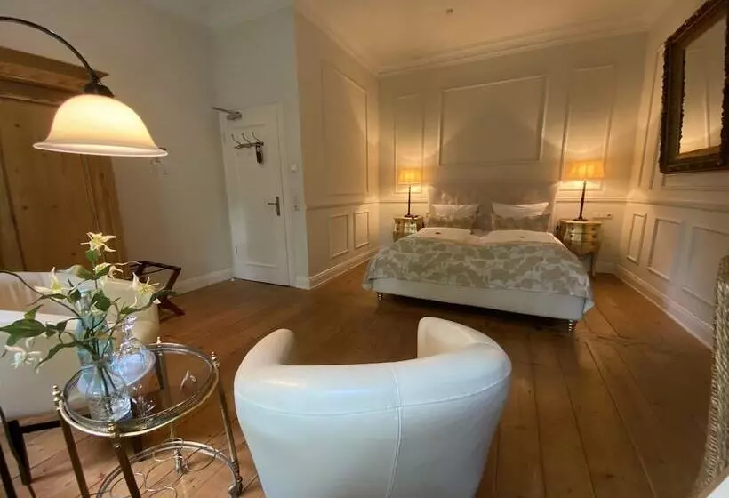 Comfort-huone, Hochzeitshaus