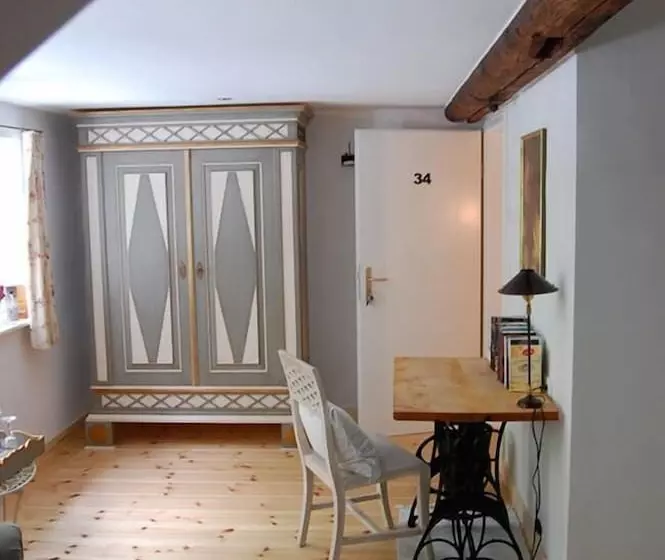Comfort-huone, Hochzeitshaus