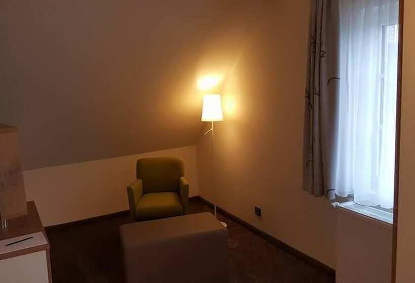 Номер Стандарт, Jagerhaus In Esslingen