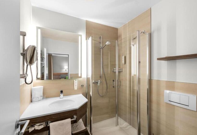 Номер Стандарт, Parkhotel Am Taunus