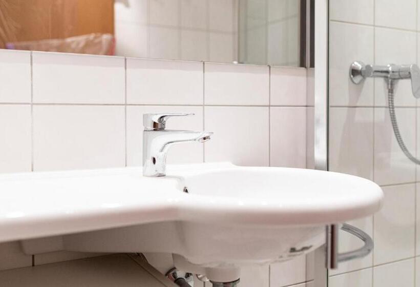 スタンダードトリプルルーム, Stadt Kassel