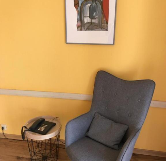 스탠다드 싱글 룸, Teutonia