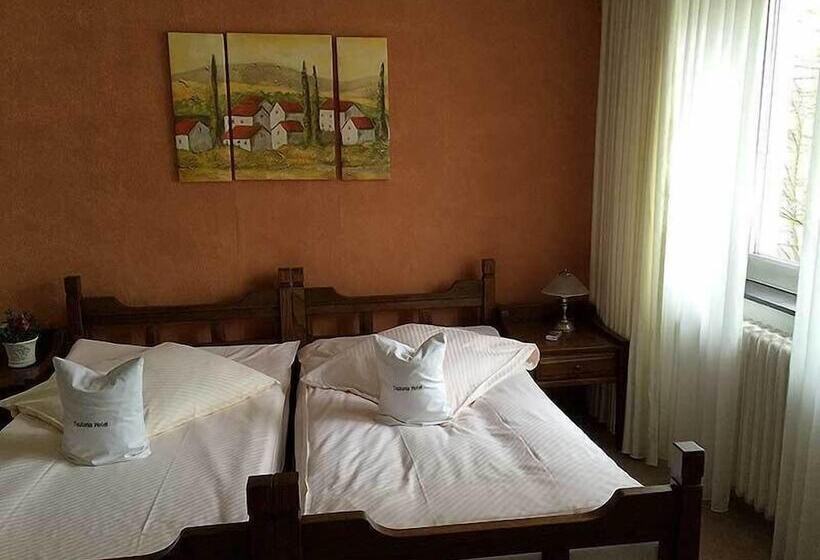 스탠다드 룸, Teutonia