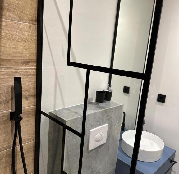 غرفة قياسية فردية لذوى الإحتياجات الخاصة, Zur Post Dabringhausen Contactless Self Check In