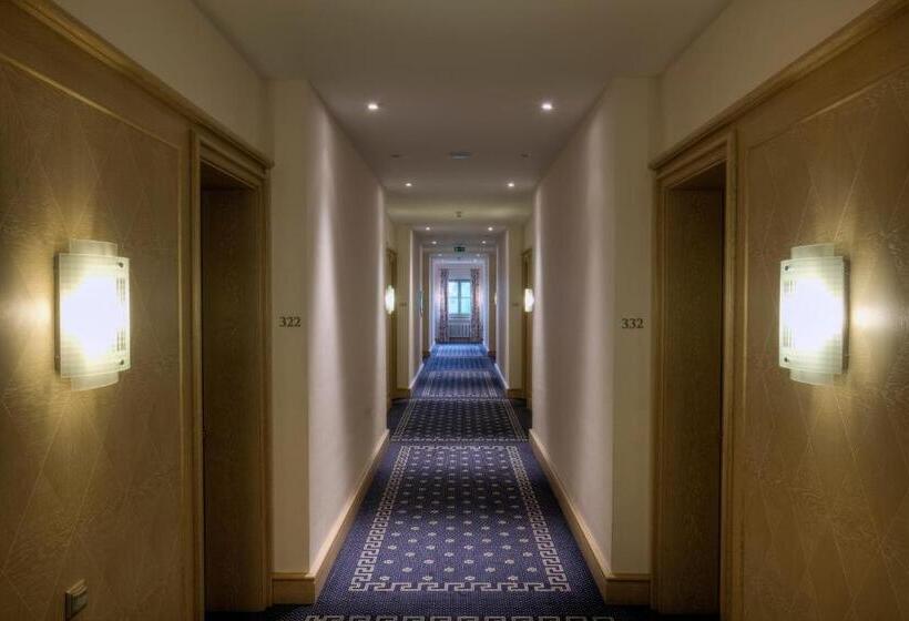 스탠다드 룸, Zur Post