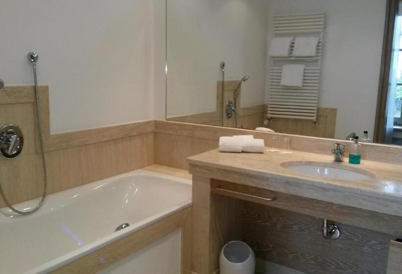 스탠다드 룸, Zur Post