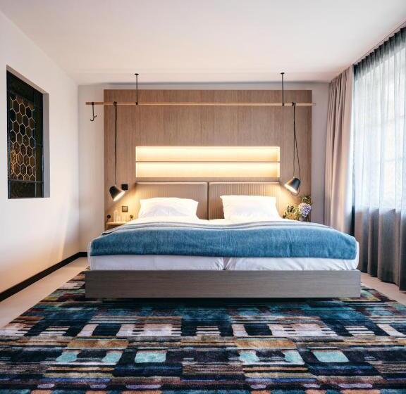 디럭스 룸, Zur Post