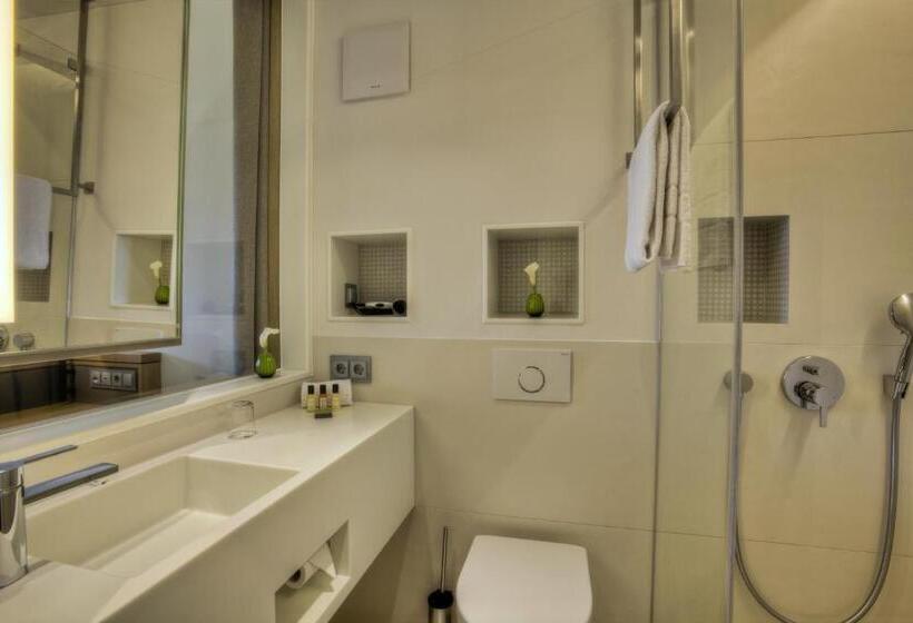 디럭스 룸, Zur Post