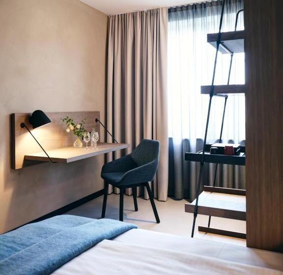 싱글 디럭스 룸, Zur Post