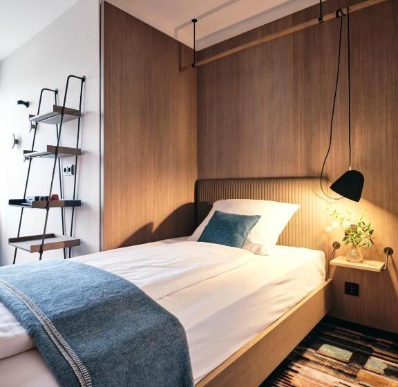 싱글 디럭스 룸, Zur Post