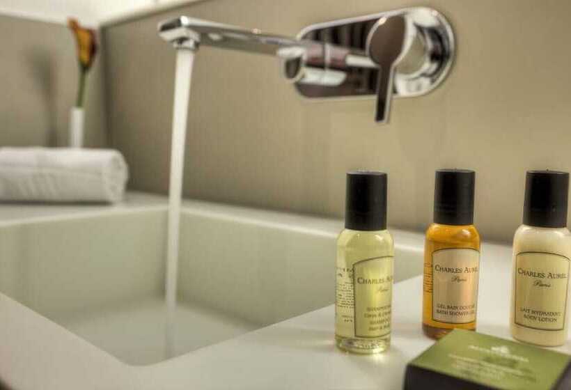 디럭스 룸, Zur Post