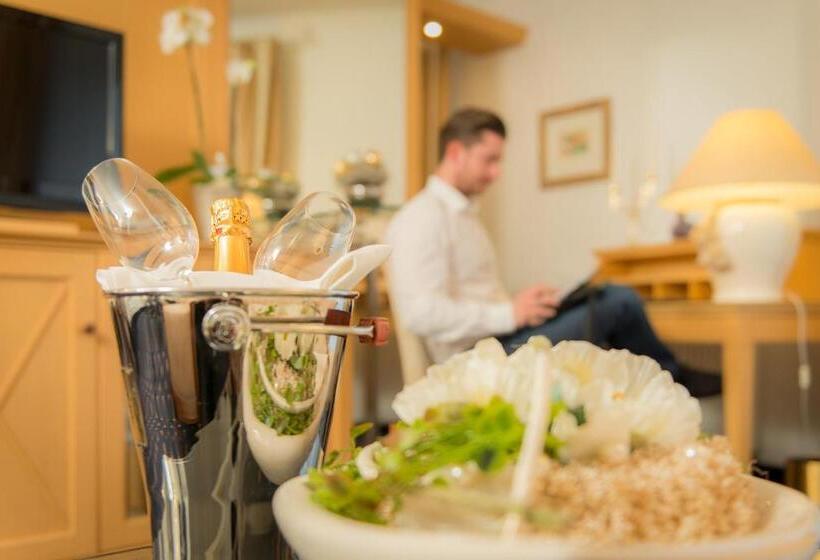 اتاق استاندارد یک نفره, Residenz