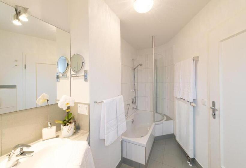 غرفة قياسية مطلّة علي البحيرة, Villa Seeschau   Adults Only